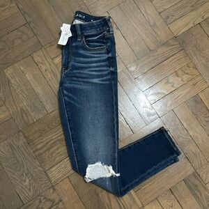 NWT American Eagle Ripped Knee Skinny Jegging Jean